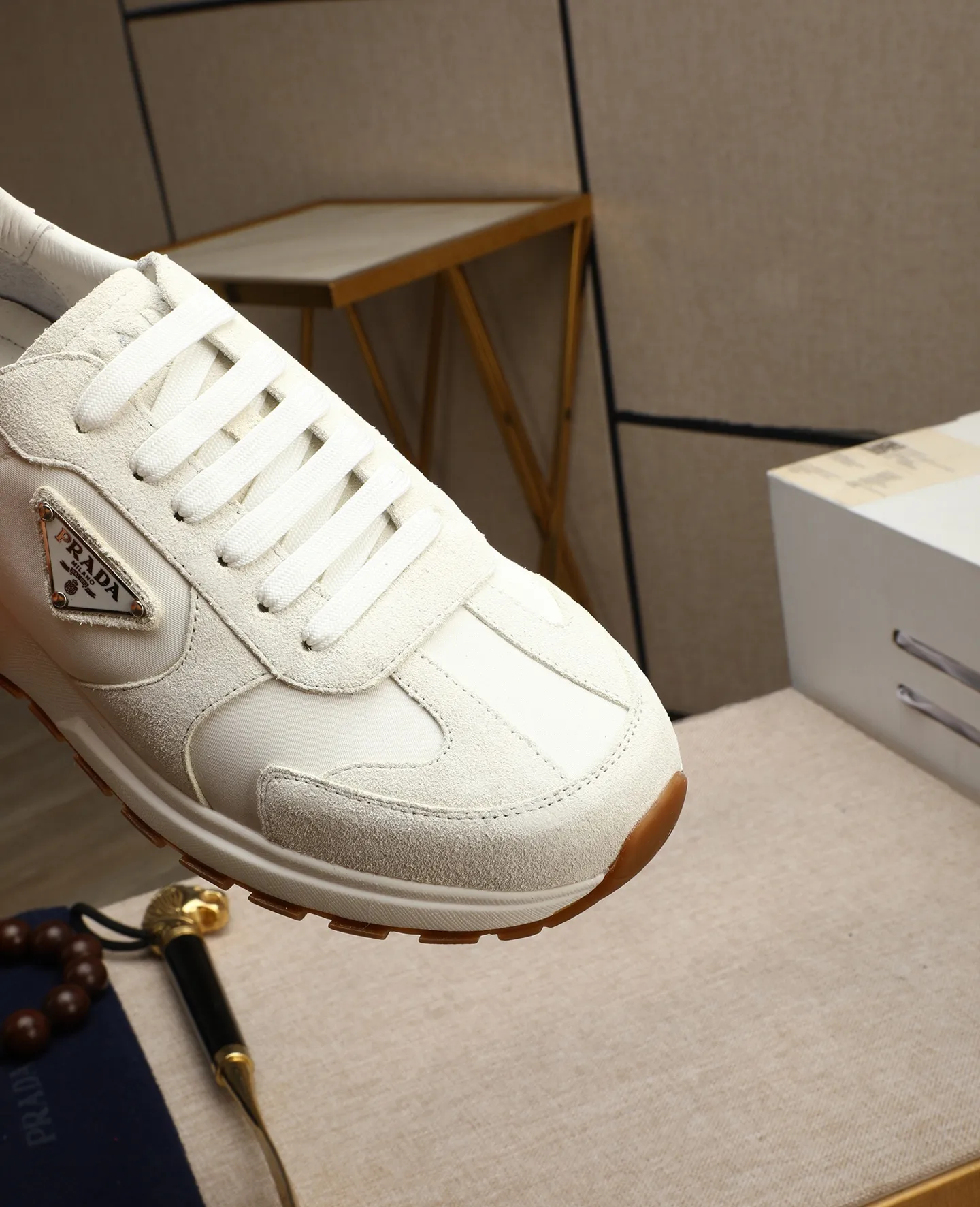 Men's shoes 💰600 Top quality New hot models on the official website, timeless for a century, 🆘 Trendy brand (Prada) mainly promotes hot models, avant-garde and versatile fashion men's shoes private version molding, cowhide surface splicing 1:1 oil edge treatment... fashionable and simple, original imported cowhide lining cowhide feet; the atmosphere and personality are more fashionable, eye-catching and pursuing class, it will subvert the old idea and be a must-have for fashion trendsetters with you! Must keep it for yourself! High-end comfort, high-end quality workmanship. Size: 38-44 Various colors available. full package